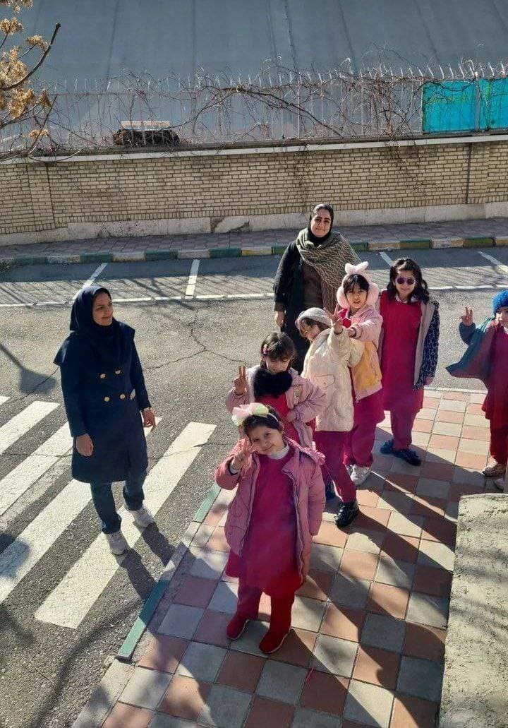 آموزش ترافیک و قوانین راهنمایی و رانندگی بچه های مدادرنگی