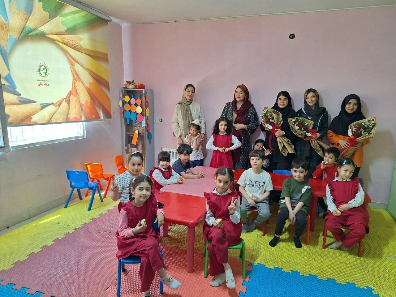 پیش دبستان و دبستان مدادرنگی